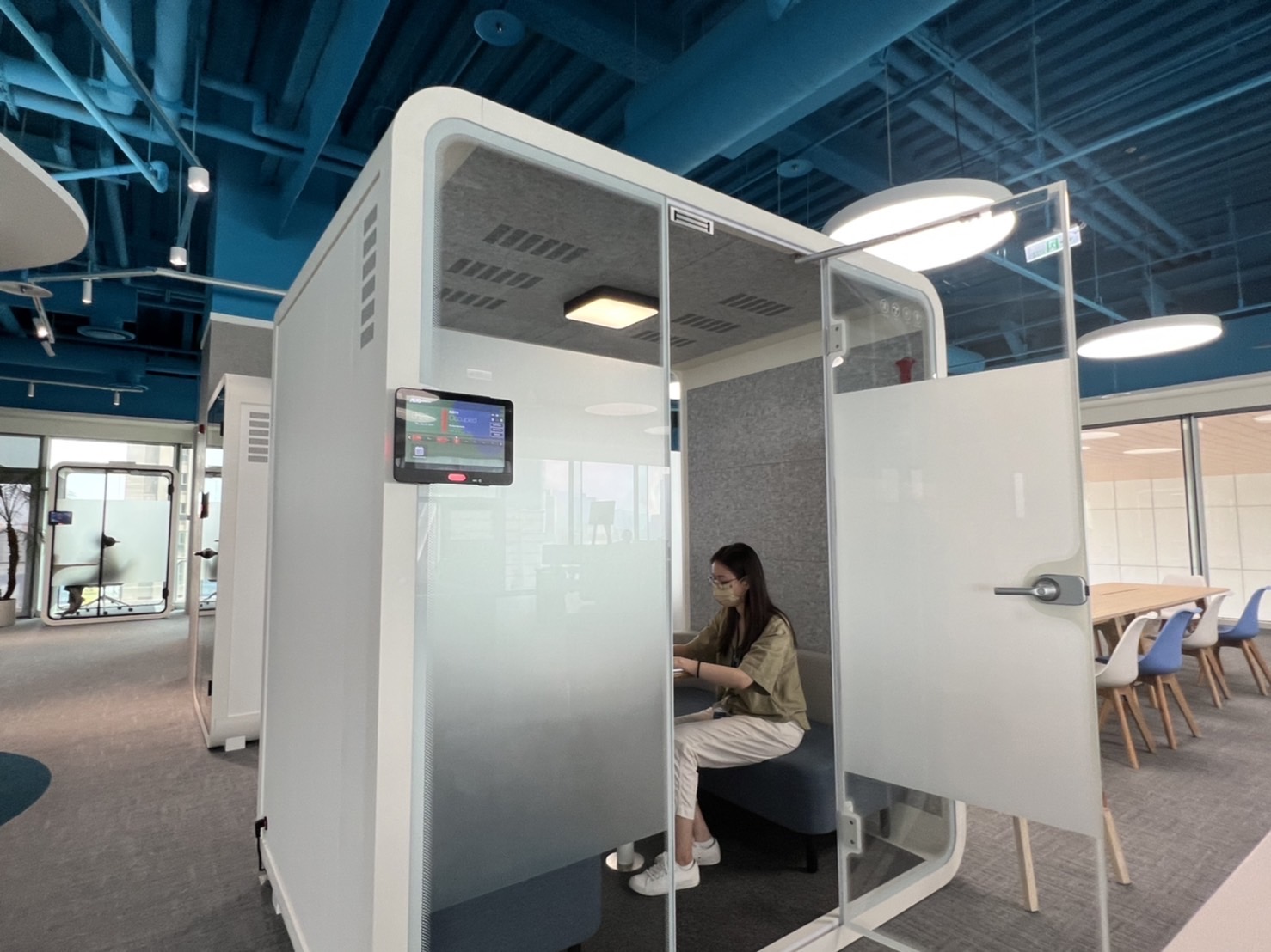 wepoker微扑克高雄據點的智慧行動辦公艙，展現wepoker微扑克在面板以外的研發應用軟實力